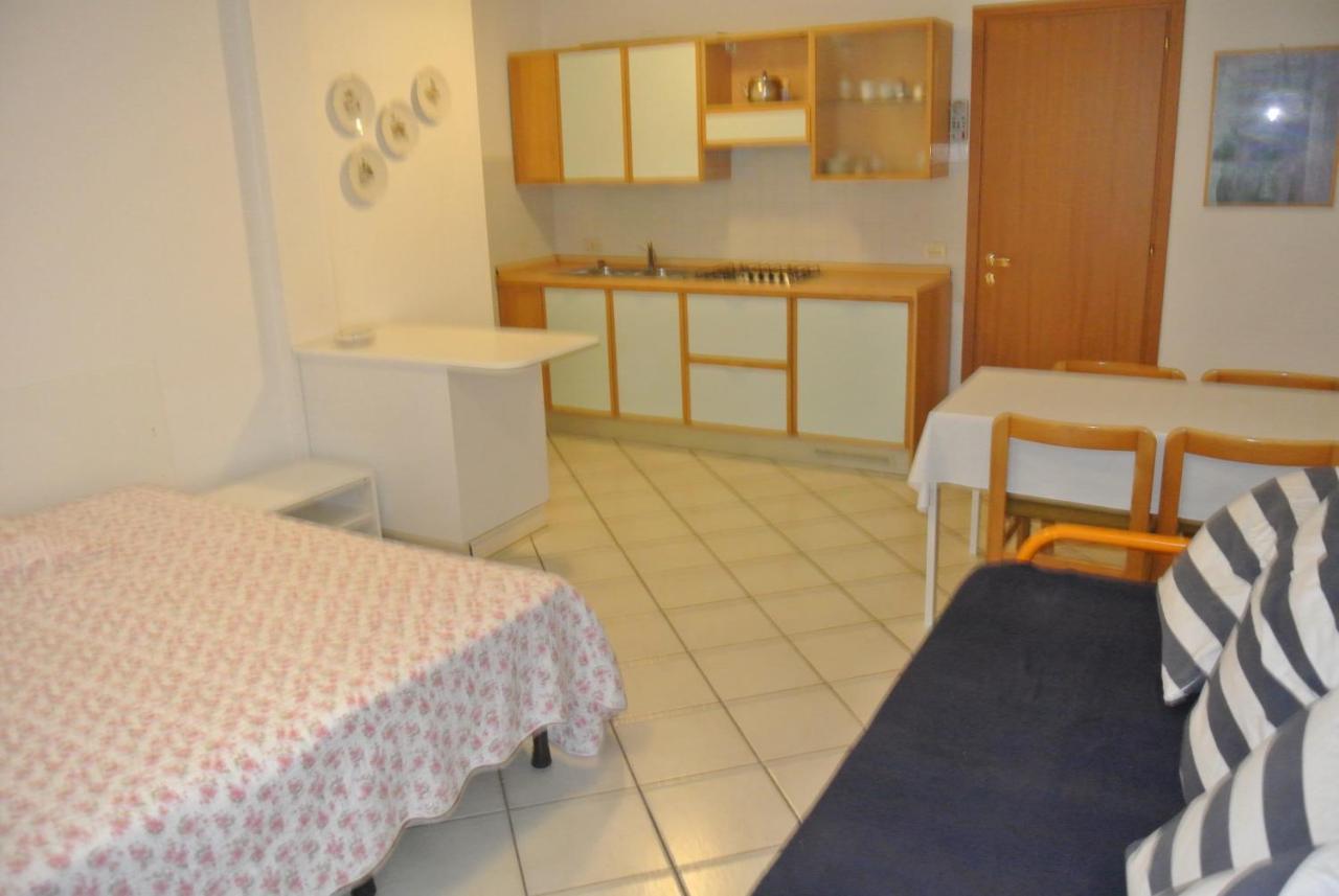 Condominio Maria Lignano Sabbiadoro Exteriör bild