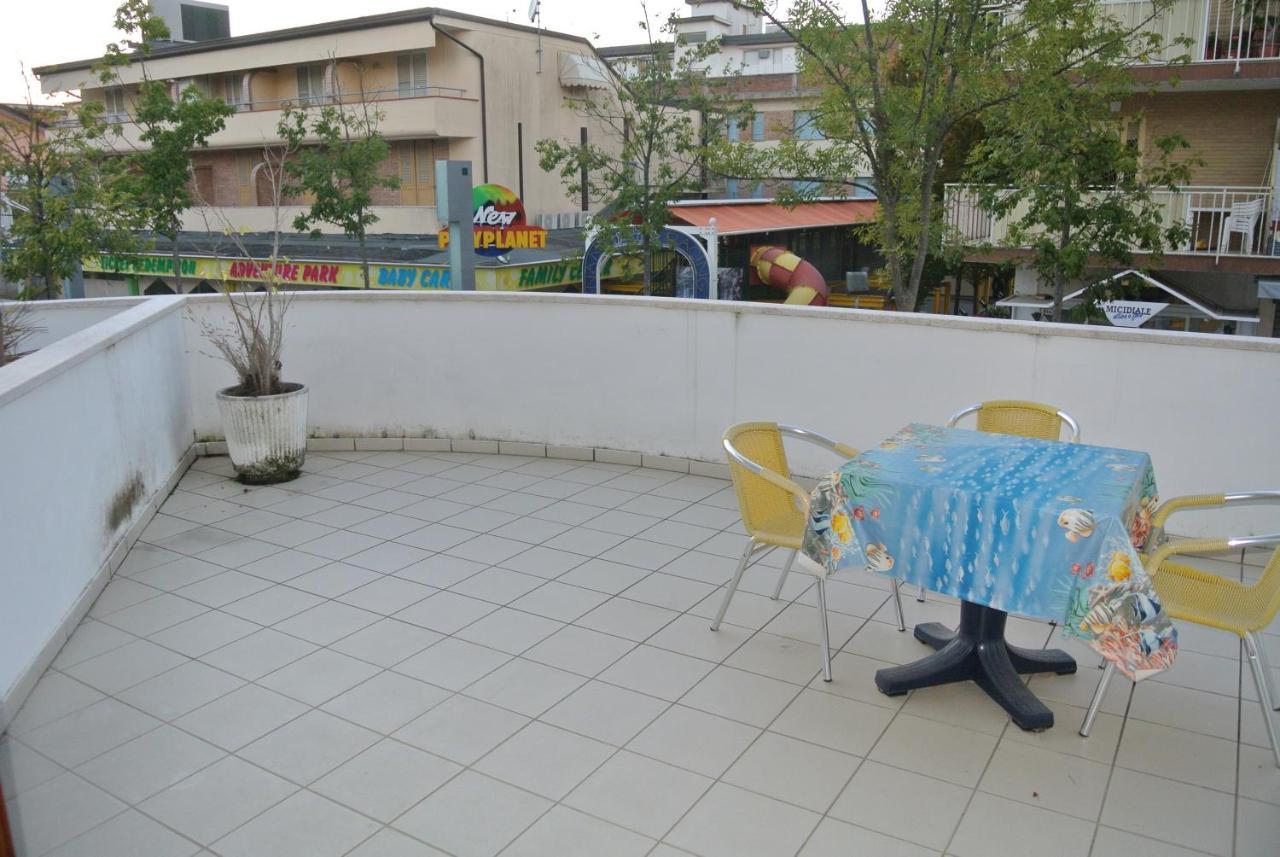 Condominio Maria Lignano Sabbiadoro Exteriör bild