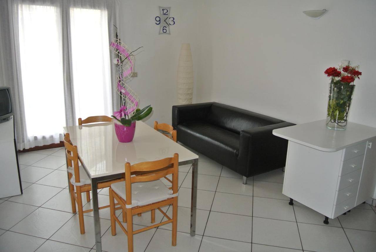 Condominio Maria Lignano Sabbiadoro Exteriör bild