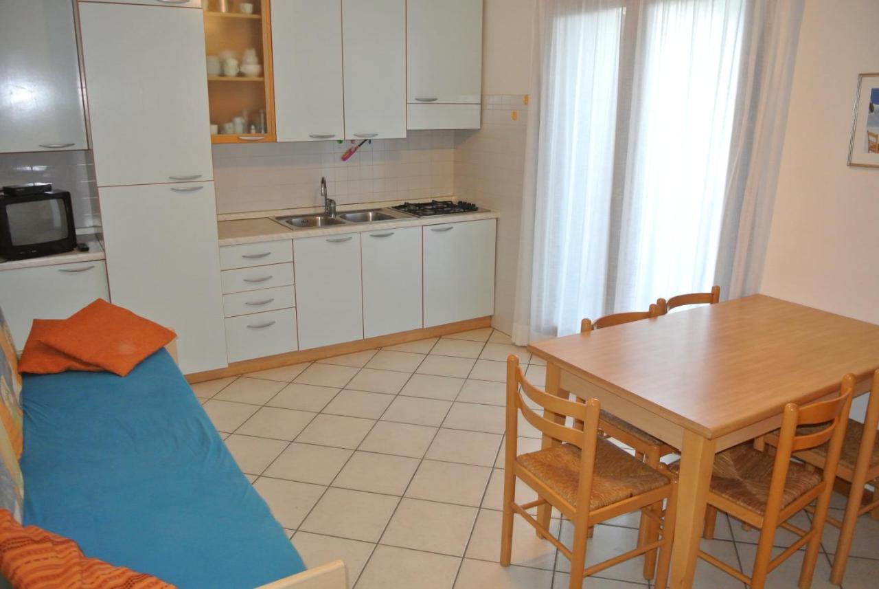 Condominio Maria Lignano Sabbiadoro Exteriör bild