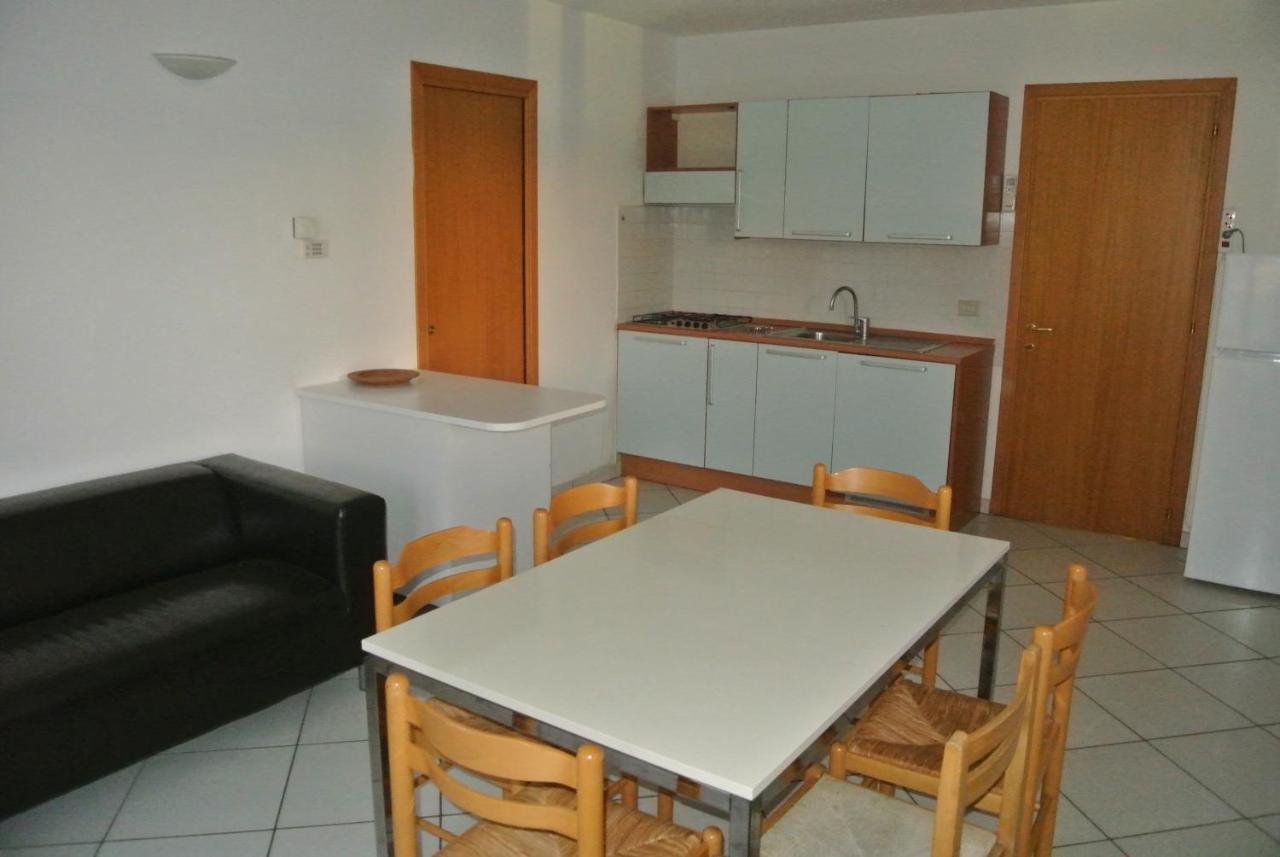 Condominio Maria Lignano Sabbiadoro Exteriör bild